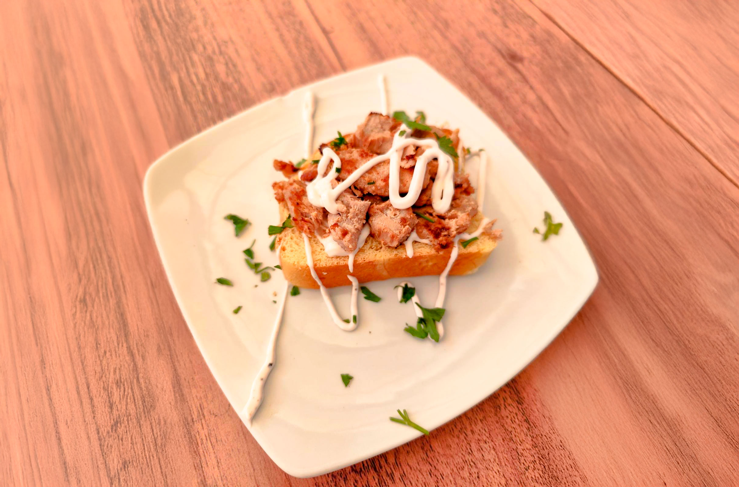 Imagen de Tosta brioche de atún – Cervecería Santa Lucía